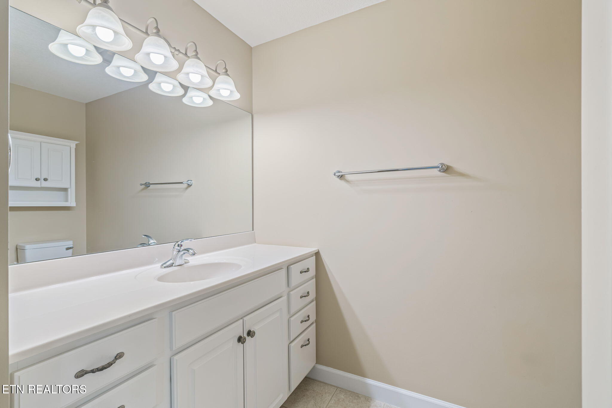 108 Honey Ridge Way Knoxville, TN 37924 - Photo 16 of 28 Primary Bathrooom