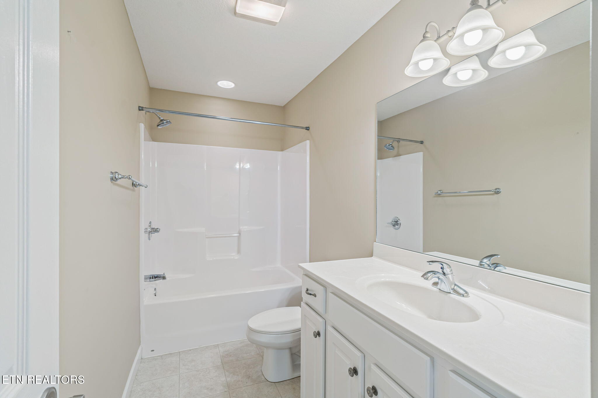108 Honey Ridge Way Knoxville, TN 37924 - Photo 20 of 28 2nd Bathroom