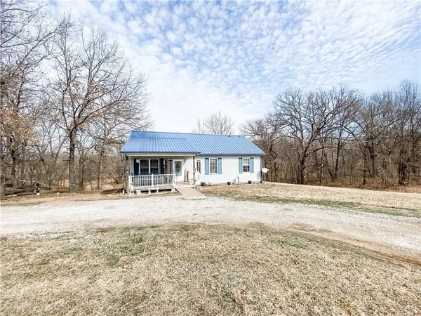 $379,000 | 458 Northeast 200th Road, Knob Noster, MO 65336
