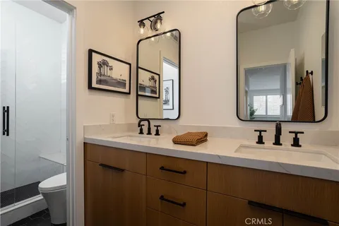 a bathroom with 2 sink and a mirror