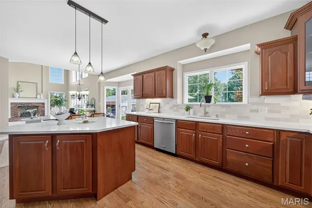 $925,000 | 123 Townview Drive, Wentzville, MO 63385