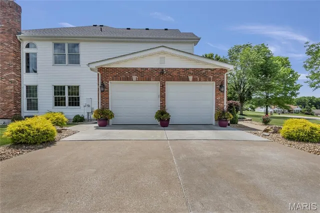 $925,000 | 123 Townview Drive, Wentzville, MO 63385