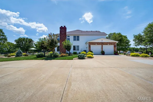 $925,000 | 123 Townview Drive, Wentzville, MO 63385