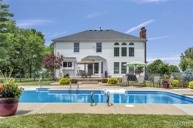 $925,000 | 123 Townview Drive, Wentzville, MO 63385