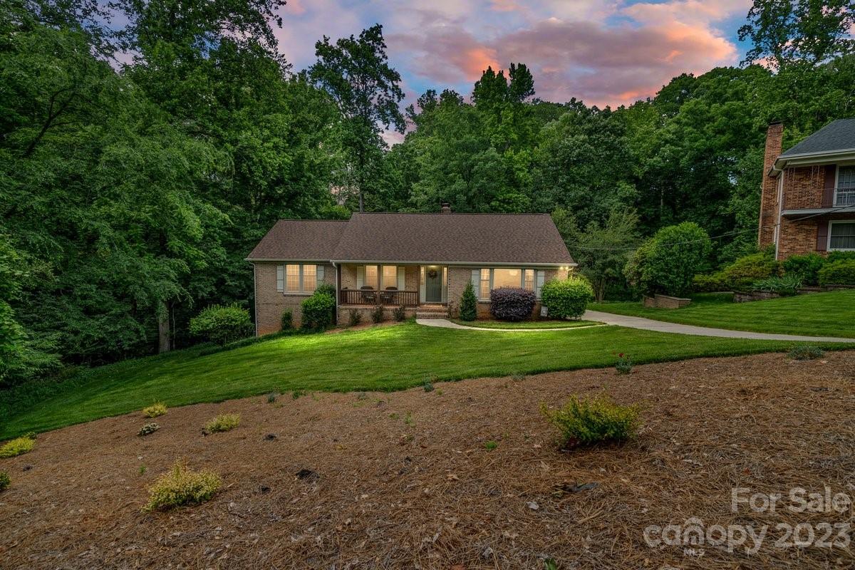 2727 Whiffletree Road Charlotte, NC 28210 - Photo 2 of 42 Gallery Image 2