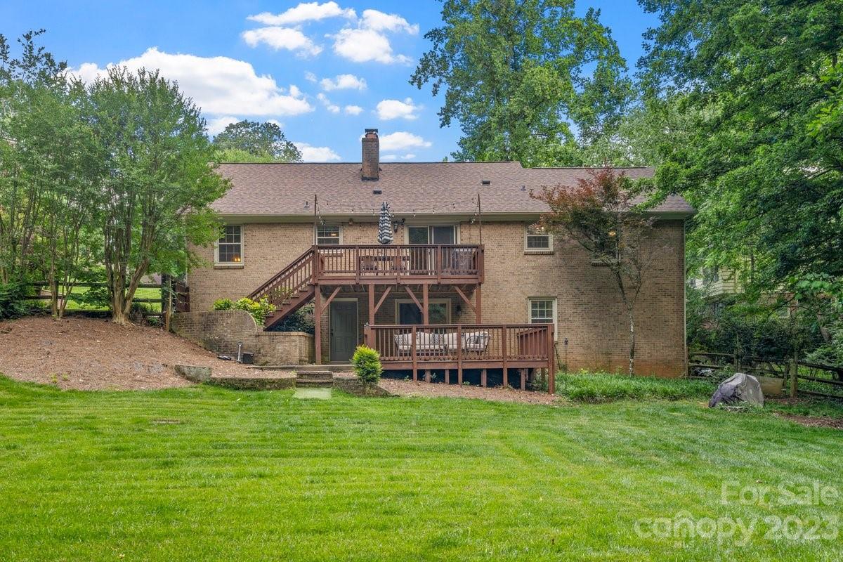 2727 Whiffletree Road Charlotte, NC 28210 - Photo 36 of 42 Gallery Image 36
