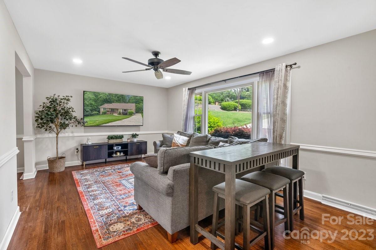 2727 Whiffletree Road Charlotte, NC 28210 - Photo 6 of 42 Gallery Image 6