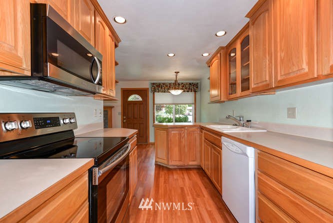 17713 113th Place Southeast Renton, WA 98055 - Photo 3 of 25
