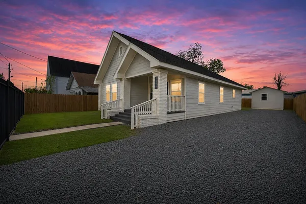 $2,450 | 5604 Sherman Street, Houston, TX 77011