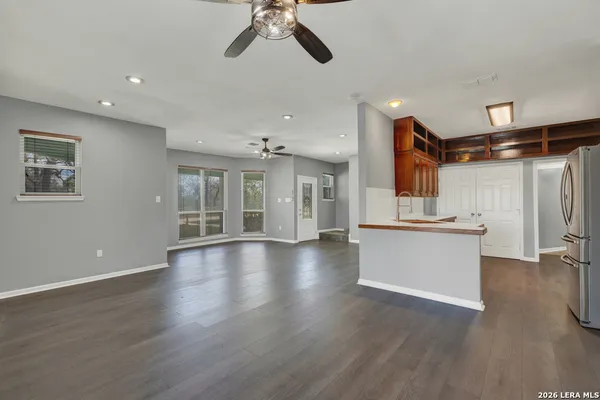 $809,999 | 353 Jackson, Kingsbury, TX 78638
