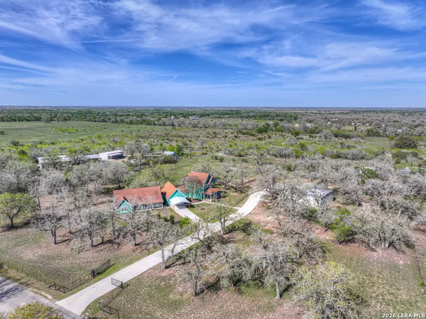 $809,999 | 353 Jackson, Kingsbury, TX 78638
