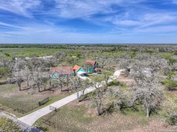 $809,999 | 353 Jackson, Kingsbury, TX 78638