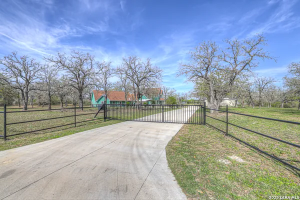 $809,999 | 353 Jackson, Kingsbury, TX 78638