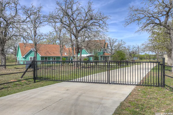 $809,999 | 353 Jackson, Kingsbury, TX 78638