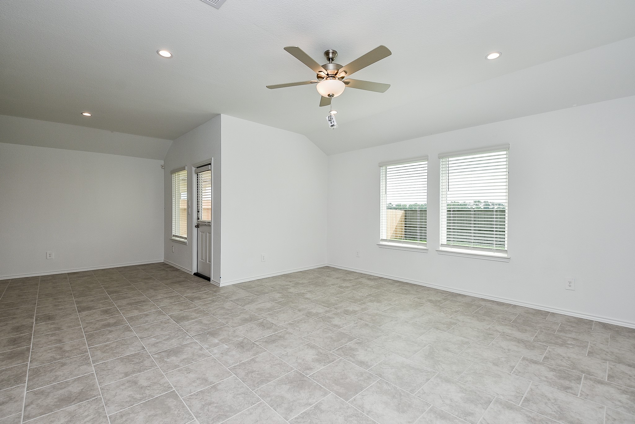 7519 Fierce Friesian Lane Rosharon, TX 77583 - Photo 13 of 32