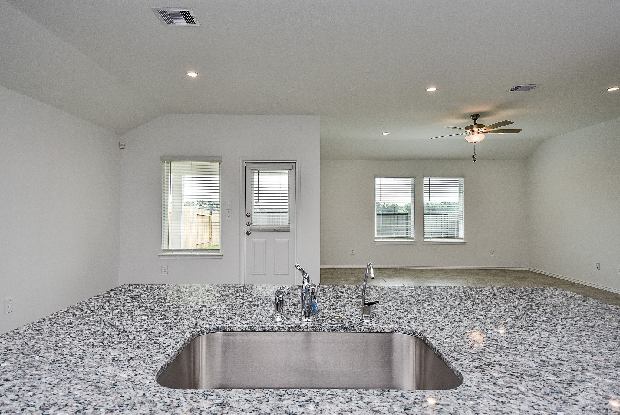 7519 Fierce Friesian Lane Rosharon, TX 77583 - Photo 7 of 32