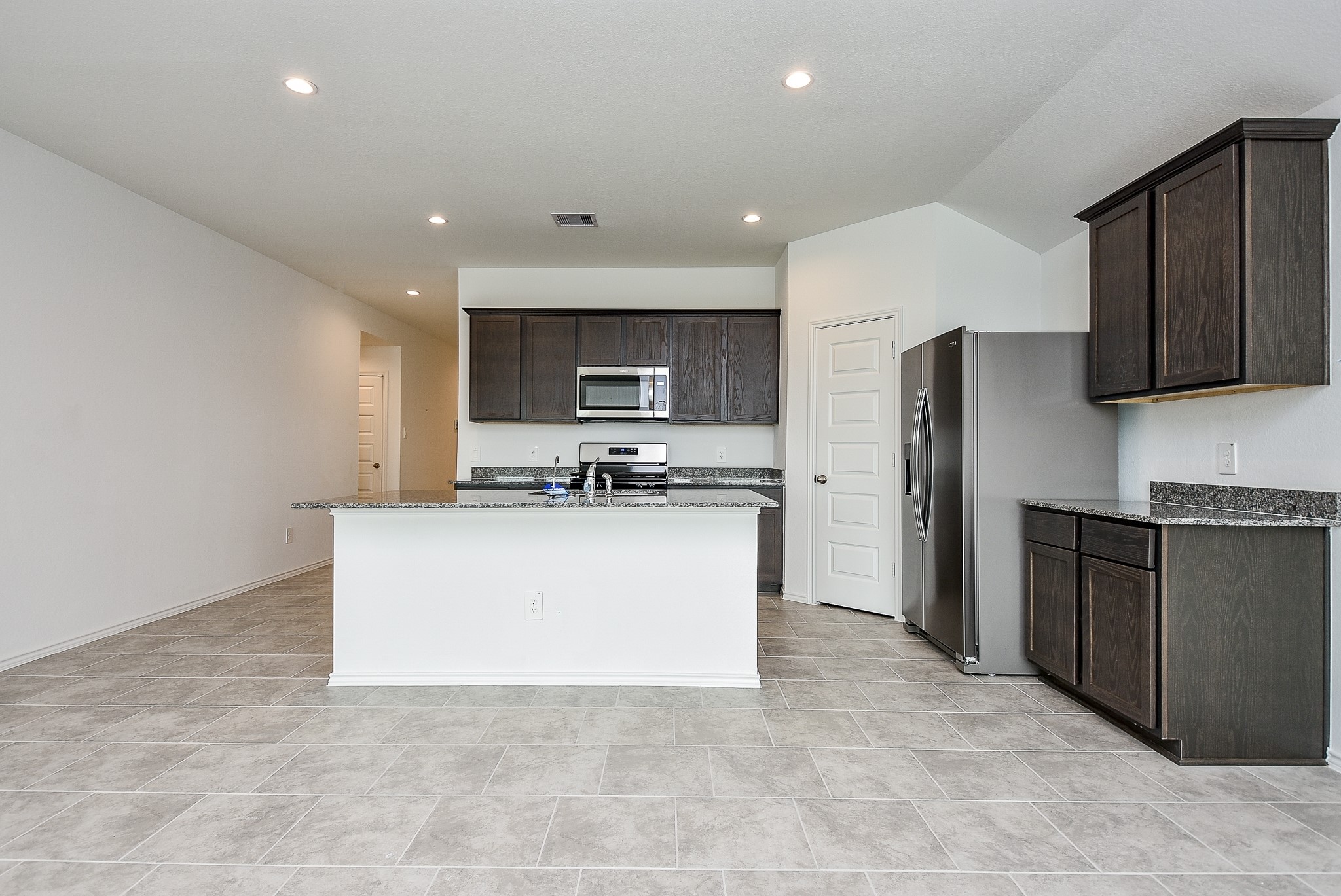 7519 Fierce Friesian Lane Rosharon, TX 77583 - Photo 8 of 32