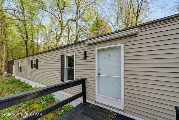 a view of a house with backyard and garden