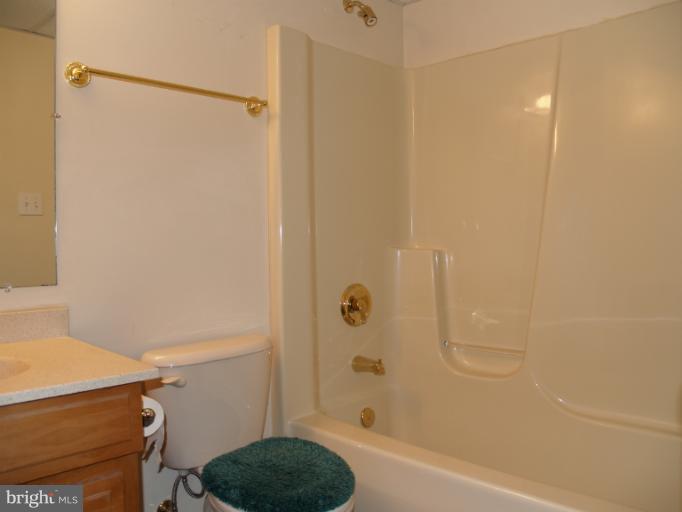 8053 Chestnut Grove Road Frederick, MD 21701 - Photo 2 of 21 Bath