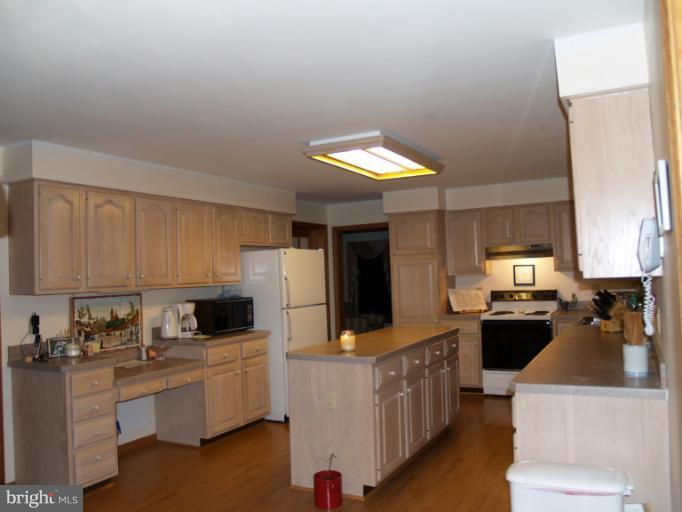 8053 Chestnut Grove Road Frederick, MD 21701 - Photo 11 of 21 Kitchen