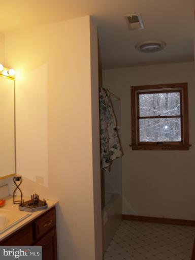 8053 Chestnut Grove Road Frederick, MD 21701 - Photo 13 of 21 Bath