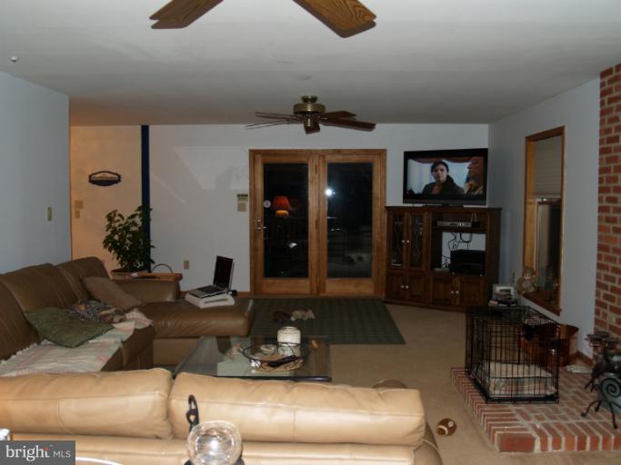8053 Chestnut Grove Road Frederick, MD 21701 - Photo 19 of 21 Family Room