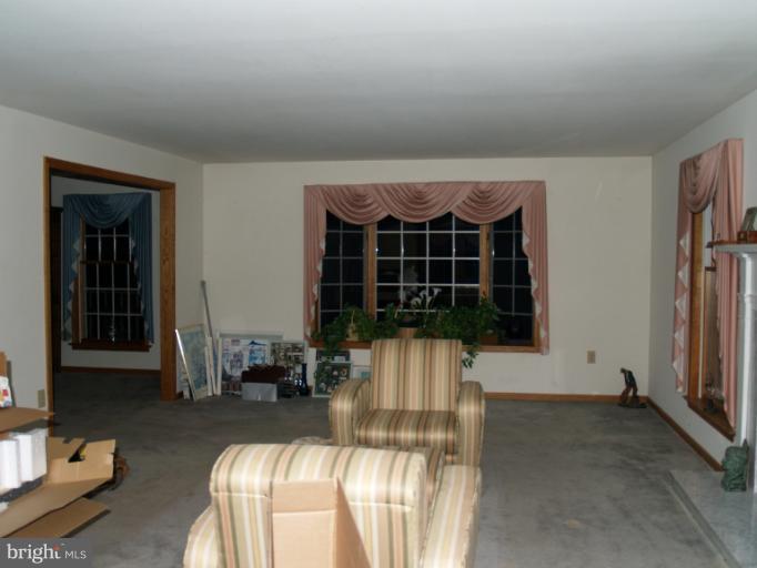 8053 Chestnut Grove Road Frederick, MD 21701 - Photo 7 of 21 Living Room