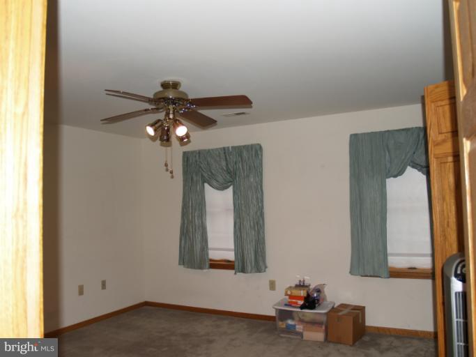 8053 Chestnut Grove Road Frederick, MD 21701 - Photo 10 of 21 Family Room