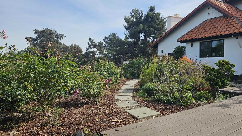 735 Avocado Court, Unit GUEST HOUSE Del Mar, CA 92014 - Photo 12 of 12 a front view of a house with a garden