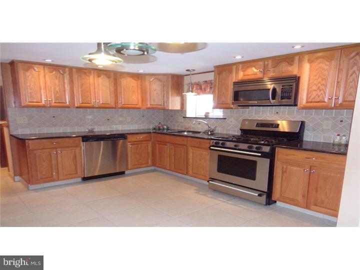 9826 Dungan Road Philadelphia, PA 19115 - Photo 3 of 15 Kitchen