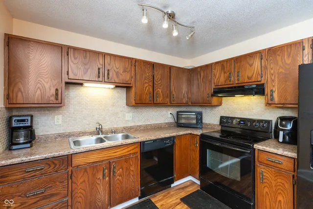 $169,900 | 3131 Stillmeadow Drive, Indianapolis, IN 46214