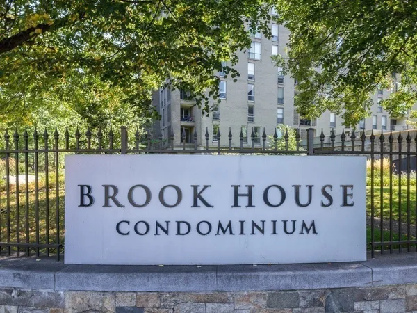$3,150 | 33 Pond Avenue, Unit 912, Brookline, MA 02445