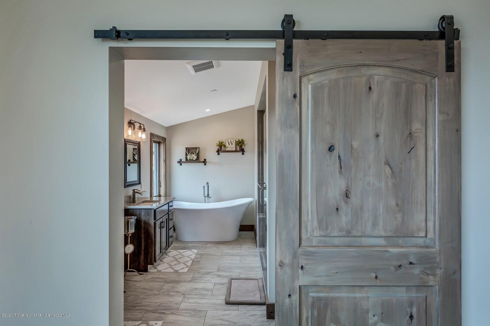 1009 Cattle Creek Ridge Road Carbondale, CO 81623 - Photo 17 of 40 a bathroom with a bathtub and a shower