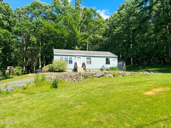 $274,000 | 26 Knob Hill Road, Sand Lake, NY 12018
