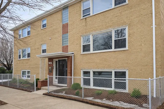 $1,900 | 5358 South Narragansett Avenue, Unit 1, Chicago, IL 60638