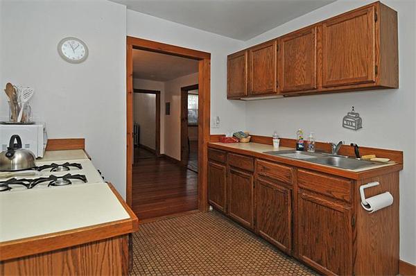 6 Perry Street, Unit 2 Brookline, MA 02445 - Photo 8 of 10 Gallery Image 8