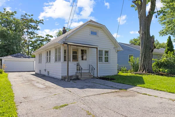 $230,000 | 123 North Calhoun Street, Aurora, IL 60505