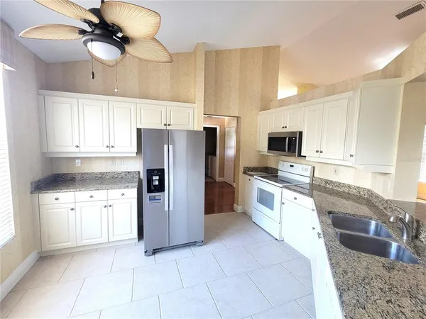 $2,400 | 4220 Pinebrook Circle, Unit 14, Bradenton, FL 34209