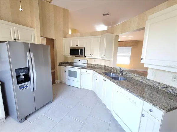 $2,400 | 4220 Pinebrook Circle, Unit 14, Bradenton, FL 34209