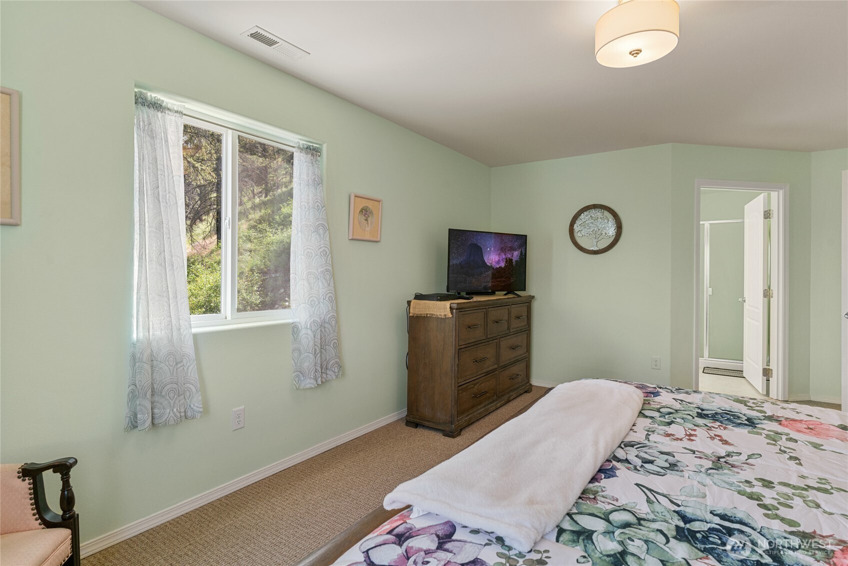 165 Granite Falls Road Chelan, WA 98816 - Photo 11 of 27 a bedroom with a bed and a television