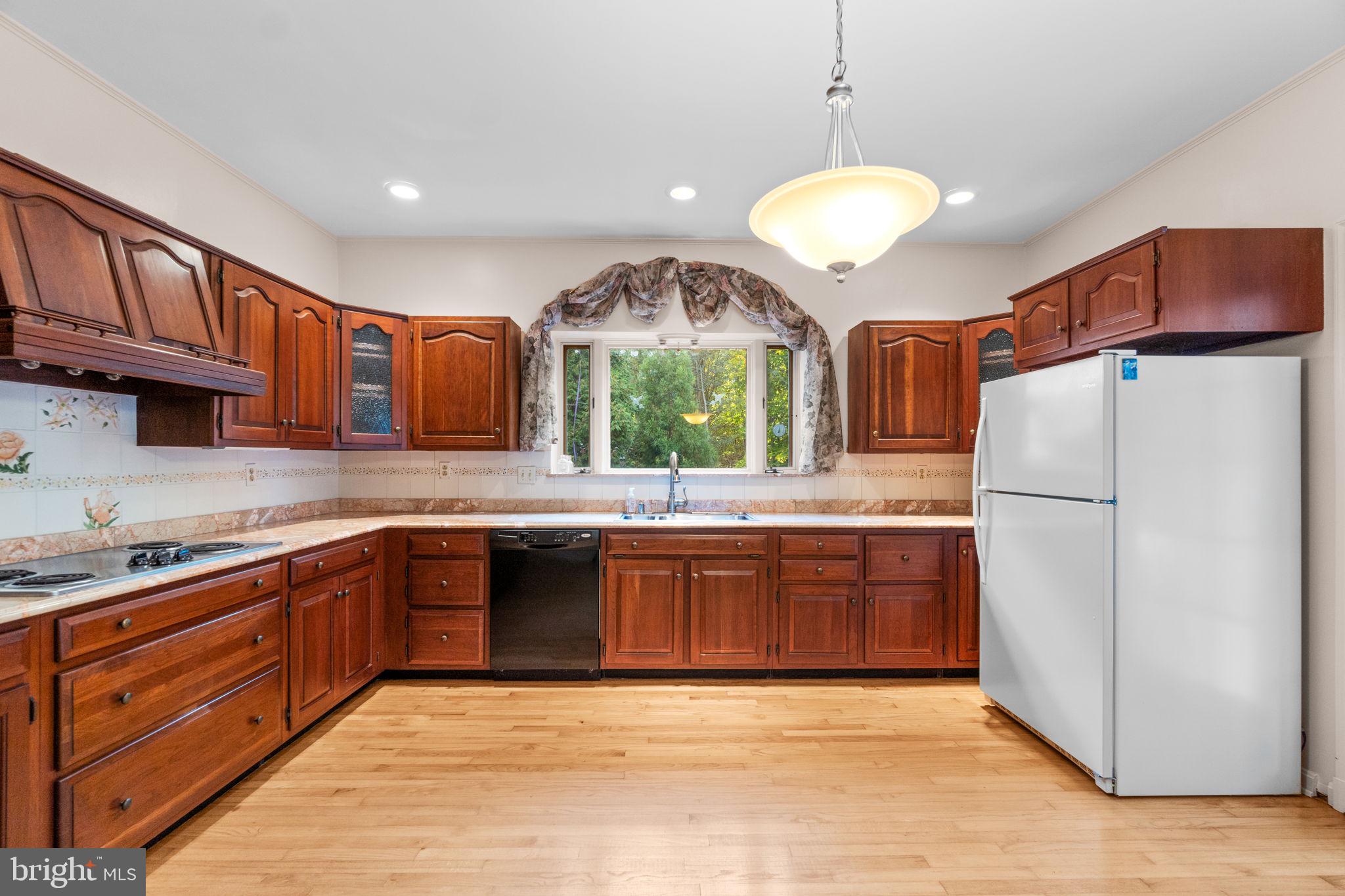 3 Center Road Baltimore, MD 21286 - Photo 20 of 57 a large kitchen with stainless steel appliances granite countertop a refrigerator a oven a sink and a dishwasher
