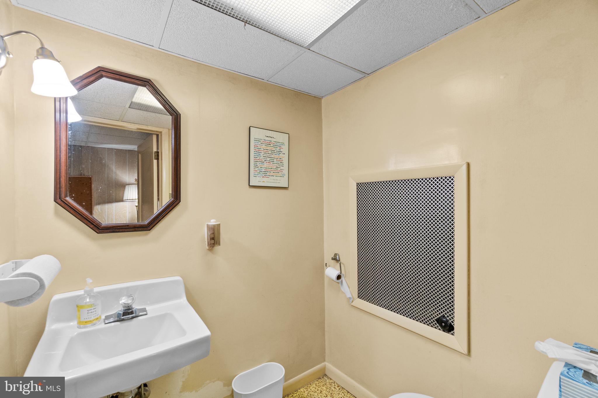 3 Center Road Baltimore, MD 21286 - Photo 43 of 57 Powder Room