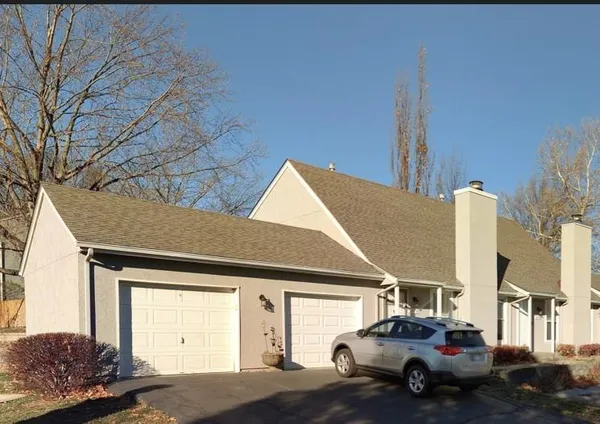 $250,000 | 10790 Oakmont Street, Overland Park, KS 66210