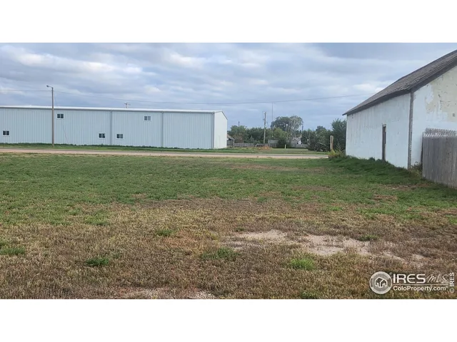 a view of an outdoor space