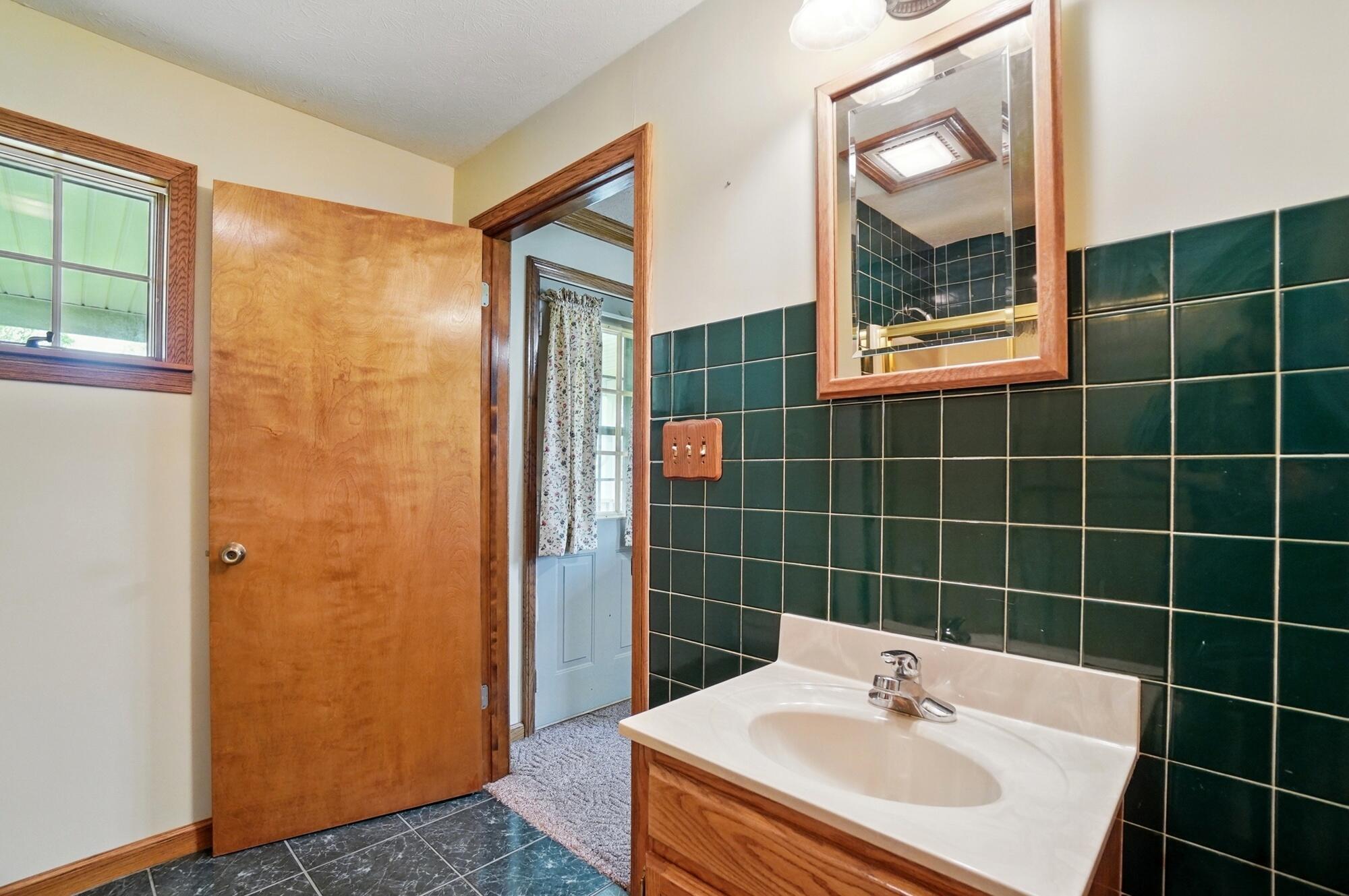 5870 Brook Road Northwest Baltimore, OH 43105 - Photo 33 of 70 1st Floor, Full Bath - 5870 Brook Road NW, Baltimore, OH 43105