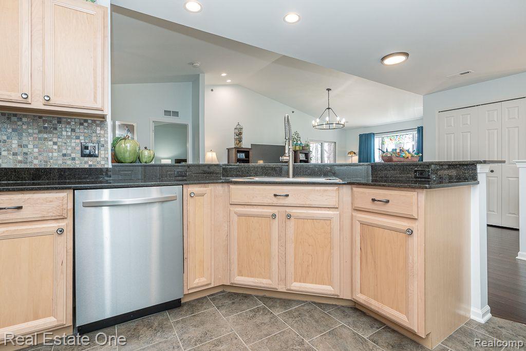 1724 Deepwood Circle, Unit 47 Rochester, MI 48307 - Photo 21 of 41 Gallery Image 21