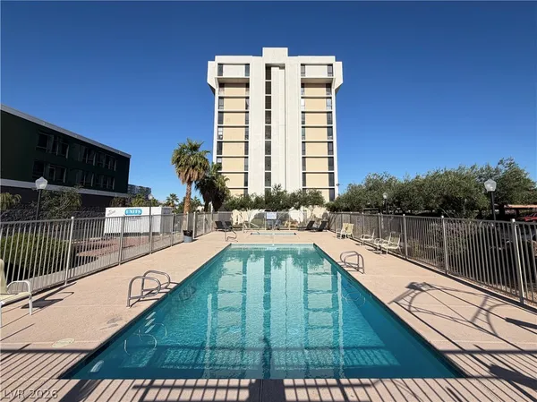 $1,900 | 3930 South University Center Drive, Unit 208, Las Vegas, NV 89119
