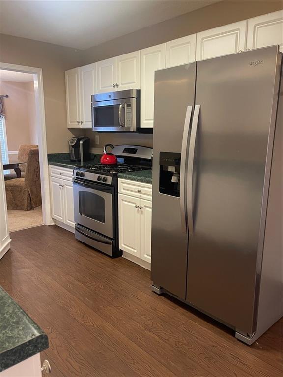 103 Live Oak Court Dallas, GA 30157 - Photo 4 of 25 a kitchen with stainless steel appliances a refrigerator stove and microwave