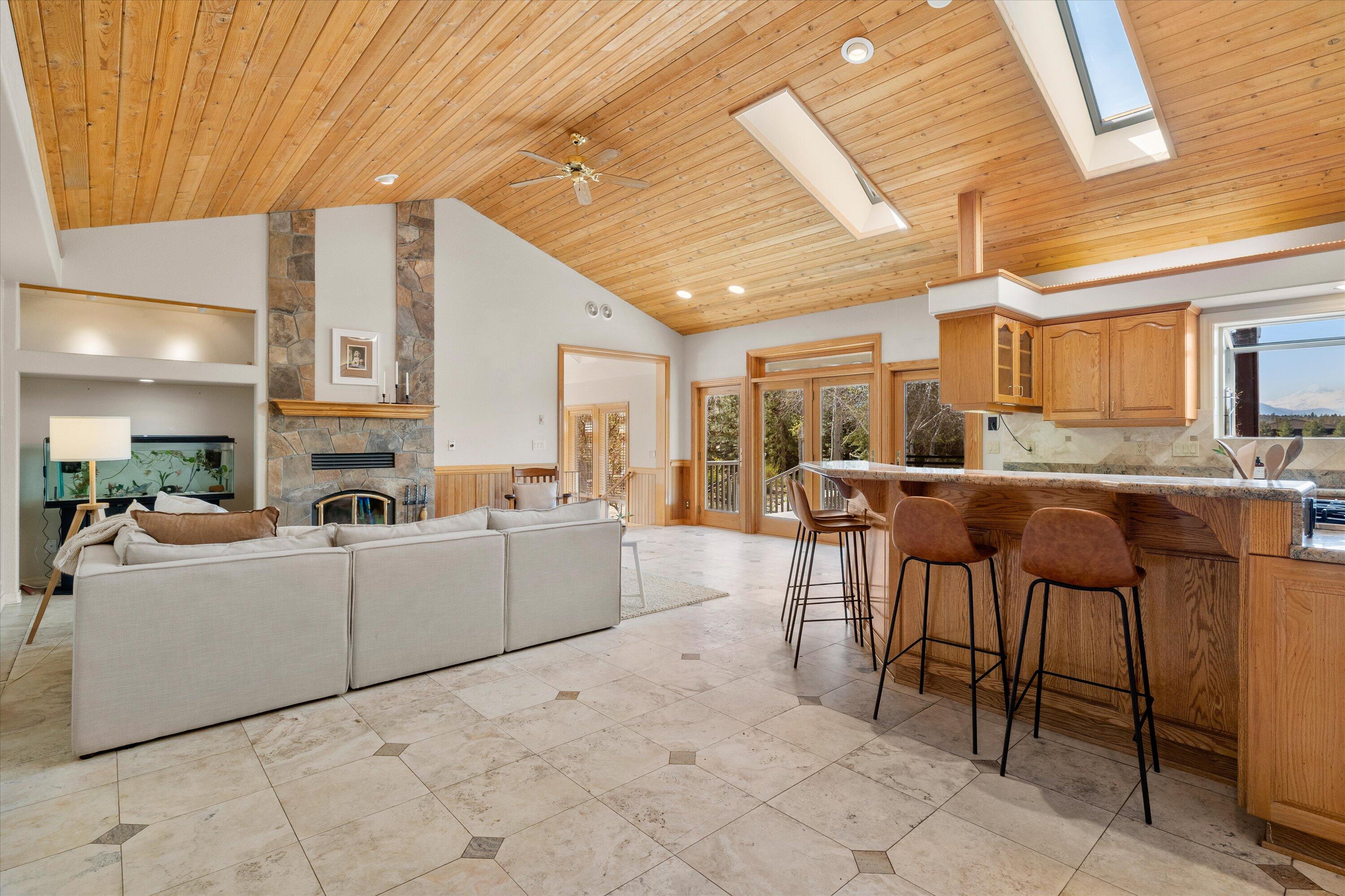 18575 Couch Market Road Bend, OR 97703 - Photo 18 of 93 19-5957_250430_JILLROSELL