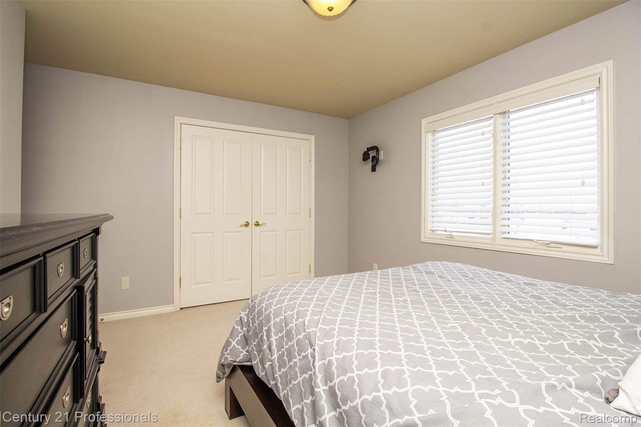 5374 Keswick Court Rochester, MI 48306 - Photo 26 of 40 45.jpg